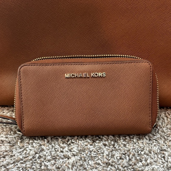 Michael Kors Chocolate Brown Tote and Wallet - Picture 2 of 6